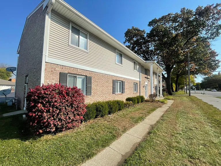 3906 W Sylvania Ave — Photo 35