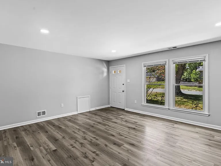 2060 Red Spruce Ct — Photo 6