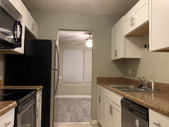 5th image of 305 Civil Ct APT D