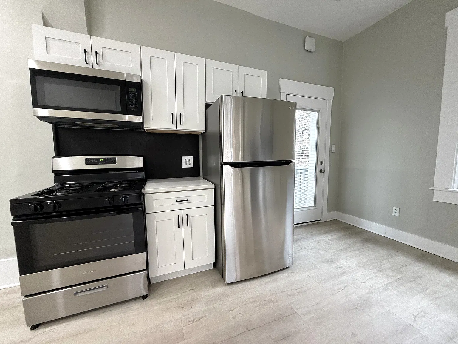 3 bed, 1400 sqft, $2,217 — Photo 3