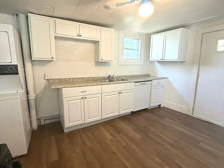 611 Deacon St — Photo 1