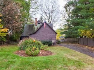 9 Brightwood Ln, West Hartford, CT 06110