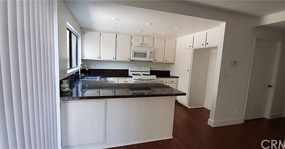 5th image of 2286 Pacific Ave #1