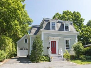 12 Linden St, Ipswich, MA 01938