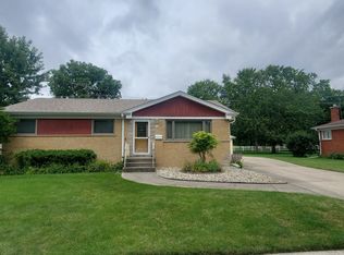 10 Audrey Ln, Mount Prospect, IL 60056