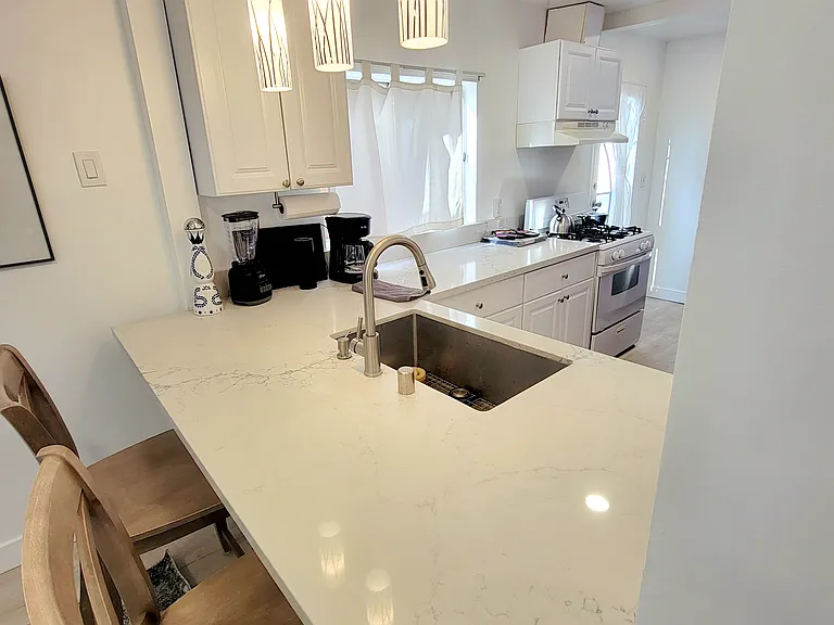 1232 N June St #B — Photo 17