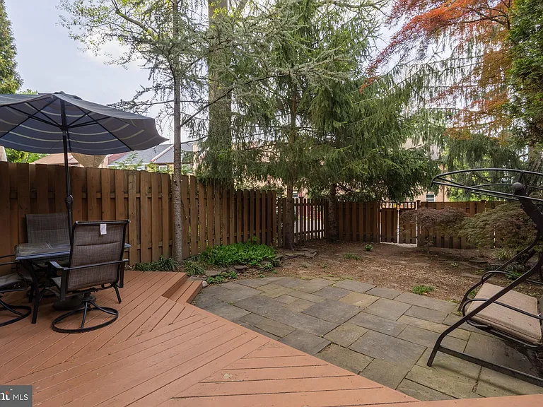156 Eaton Dr — Photo 15