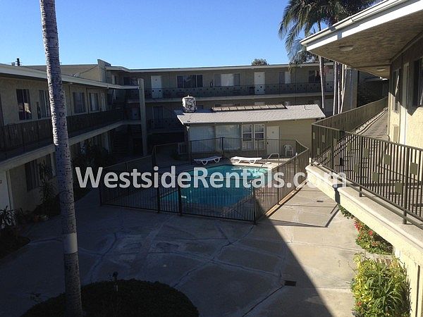 2nd image of 621 N Market St APT 3