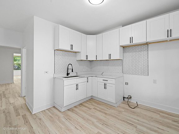 5th image of 4439 W Van Buren St