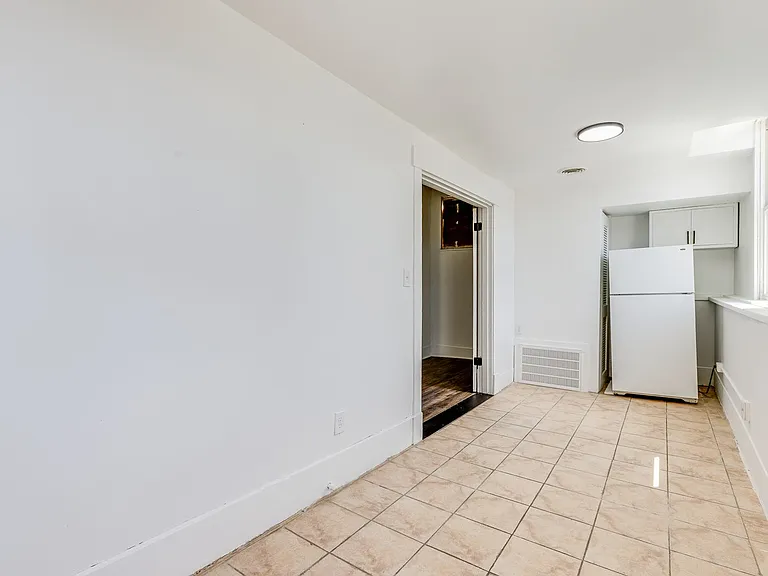 01 - 705 Brownsville — Photo 9