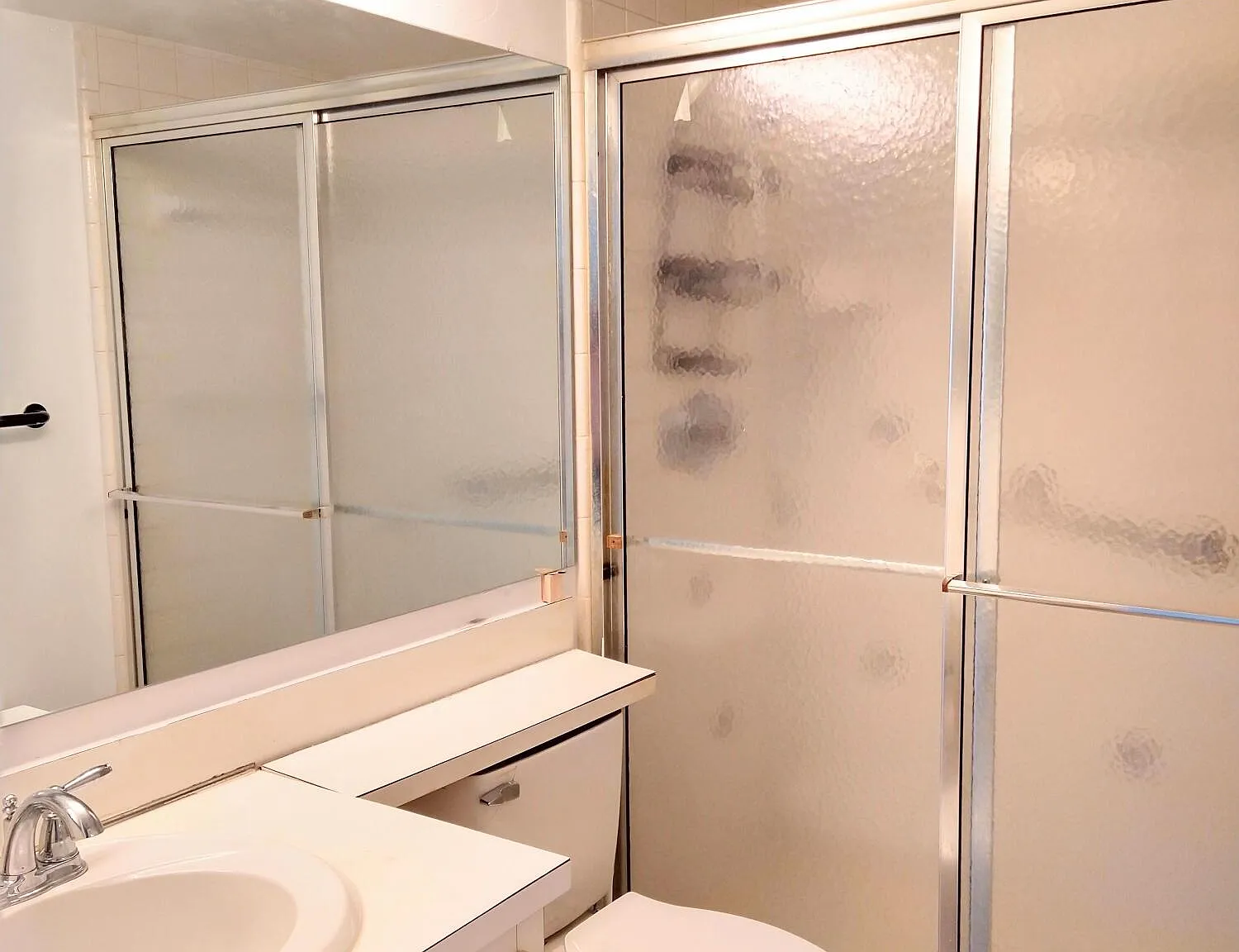 2 bed, 1111 sqft, $2,000 — Photo 2