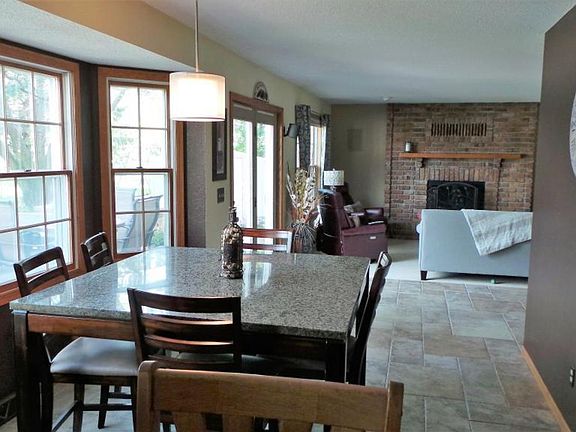 4th image of 825 Lewis Pl