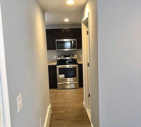 2nd image of 159 Lonsdale Ave APT 1
