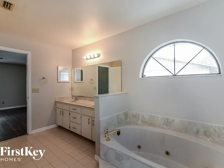 558 Murphy Ave — Photo 12