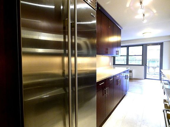 5th image of 765 Amsterdam Ave APT 16E