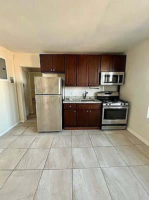 4th image of 2416 38th Ave APT 4I