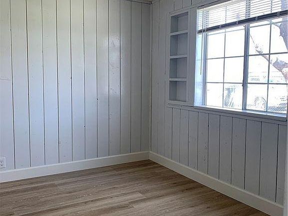 4th image of 15556 Esther St