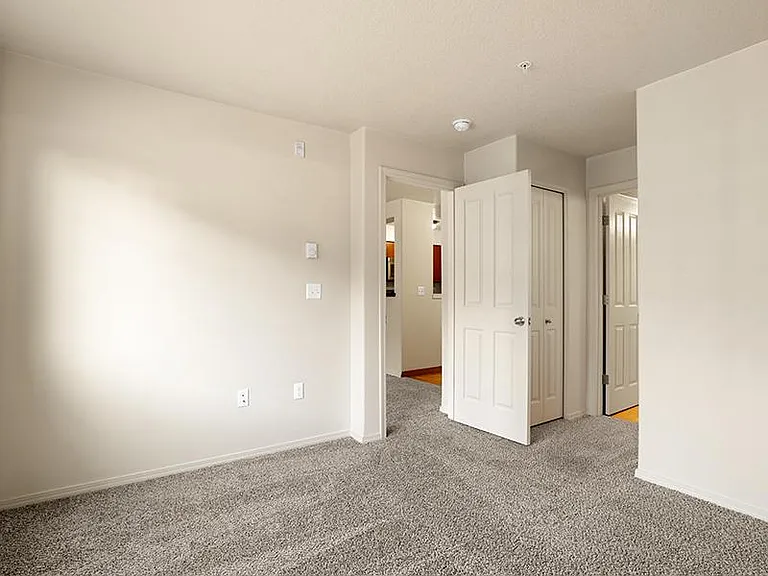 Sunridge Terrace — Photo 18