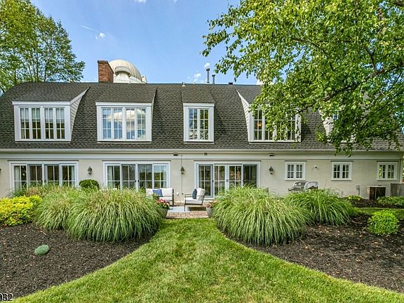 3rd image of 8 Flanders Valley Ct