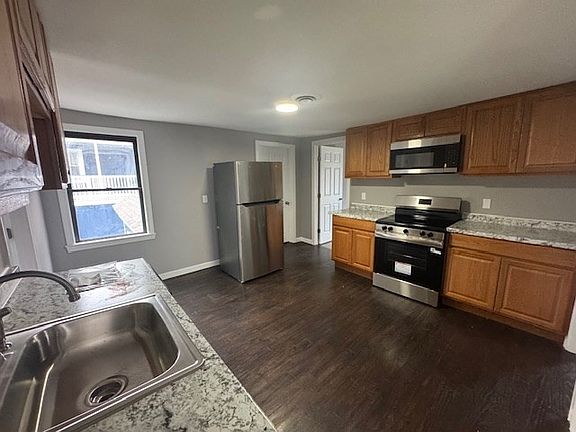 4th image of 19 Boutelle St