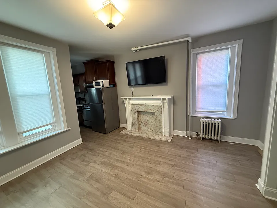 232 Richmond Ave #2