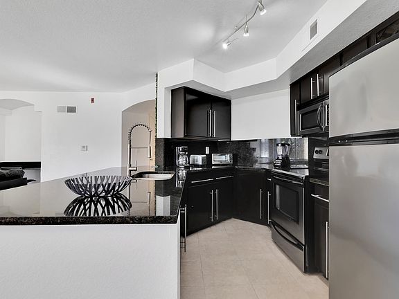 5th image of 7020 Westpointe Blvd