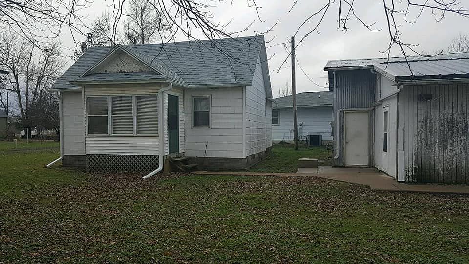 1st image of 923 Marshall St
