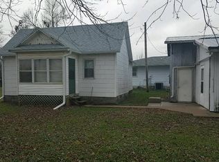 923 Marshall St, Wapello, IA 52653