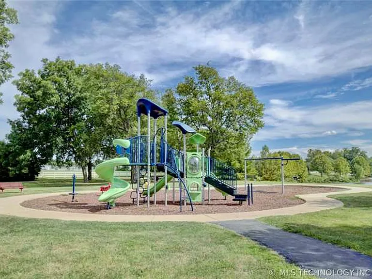7324 E Knoxville St — Photo 1