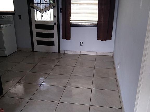 4th image of 414 S Pine Ave #414
