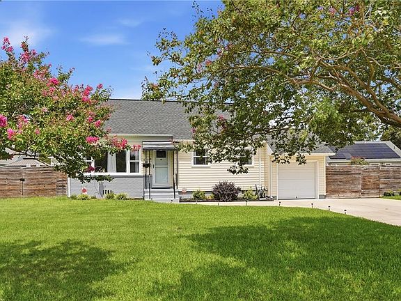 2nd image of 6104 Lockamy Ln