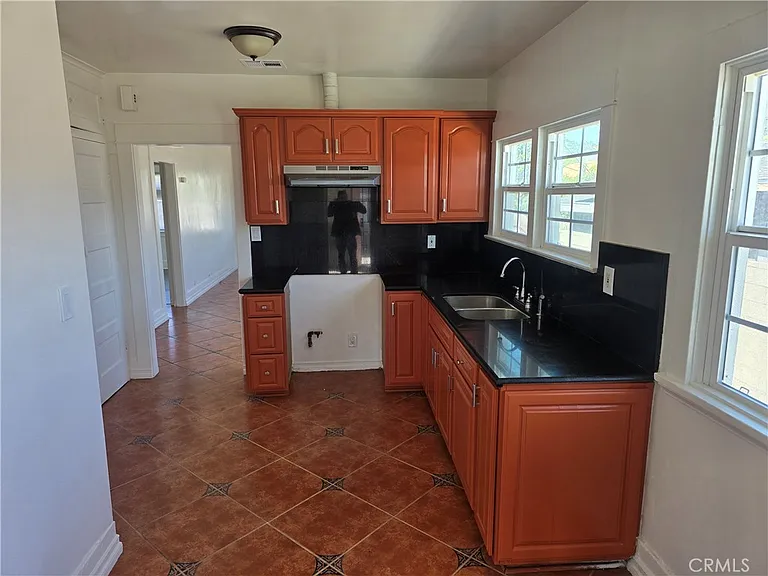 6126 Springvale Dr — Photo 9