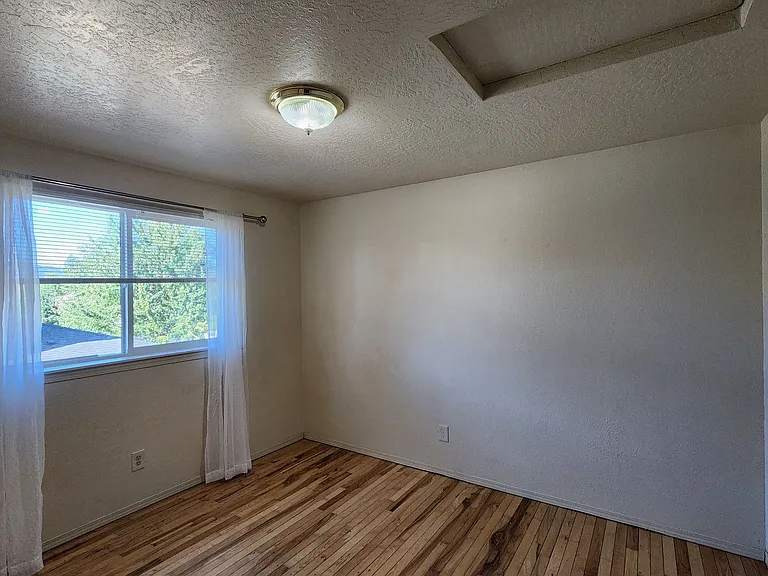 929 S School St — Photo 35