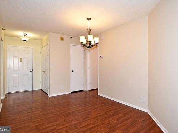 3rd image of 900 N Stafford St APT 1806