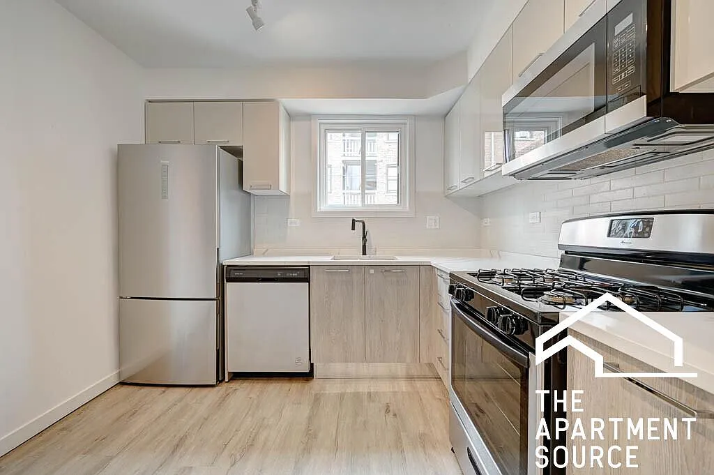 7621 North Sheridan Road #3H — Photo 1