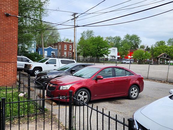 3rd image of 2919 Chippewa St #D