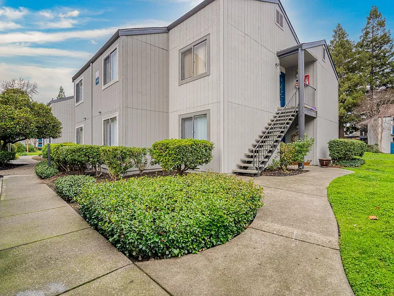 Kentwood Apartments — Photo 65