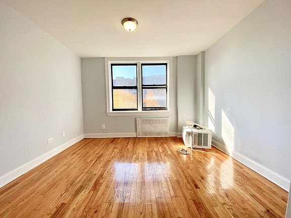 5th image of 130 E 18th St #22B