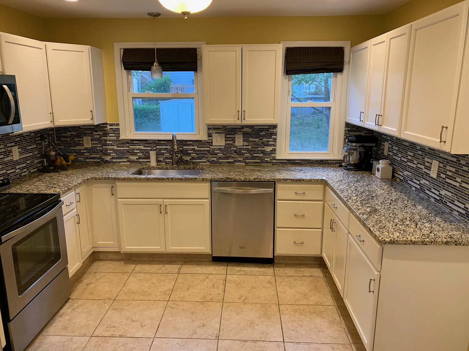 3 bed, 984 sqft, $2,200 — Photo 3