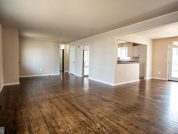 3rd image of 243 Pardee Blvd