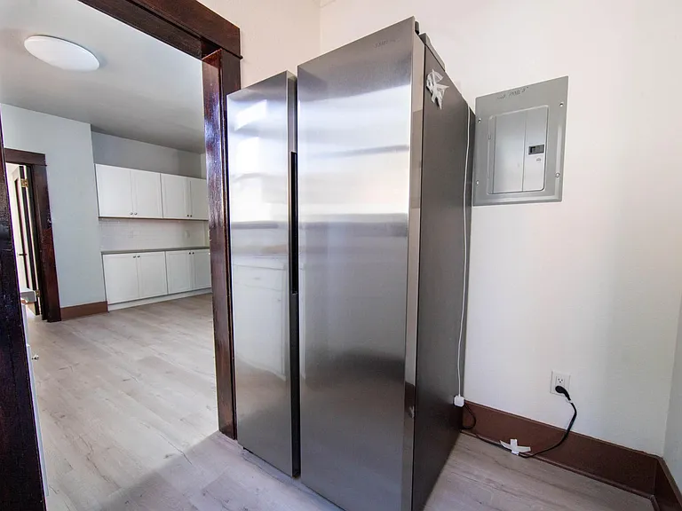 438 S Serrano Ave — Photo 5