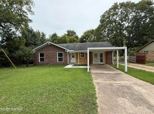 215 Laurel Dr, Adamsville, TN 38310