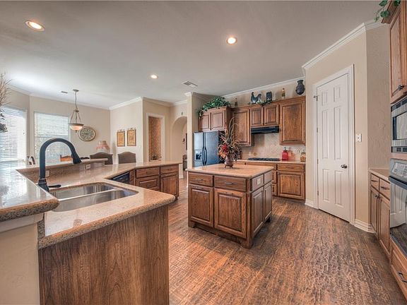 5th image of 647 Glen Lakes Dr