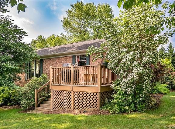 4th image of 209 Hawthorn Dr