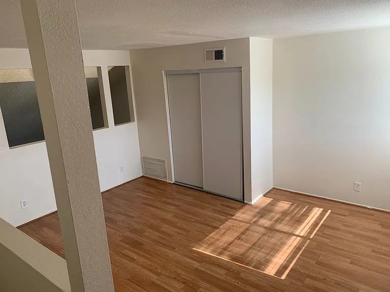 958 E Avenue Q #12 — Photo 15
