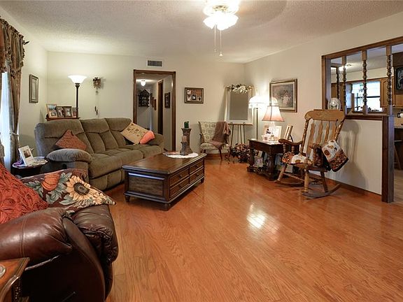 2nd image of 1116 Mitzi Ln