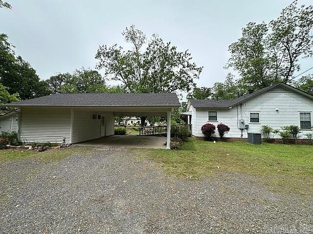2nd image of 620 College St