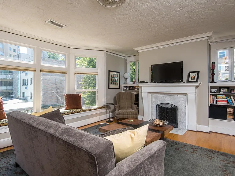 2161 SW Yamhill St #3 — Photo 1