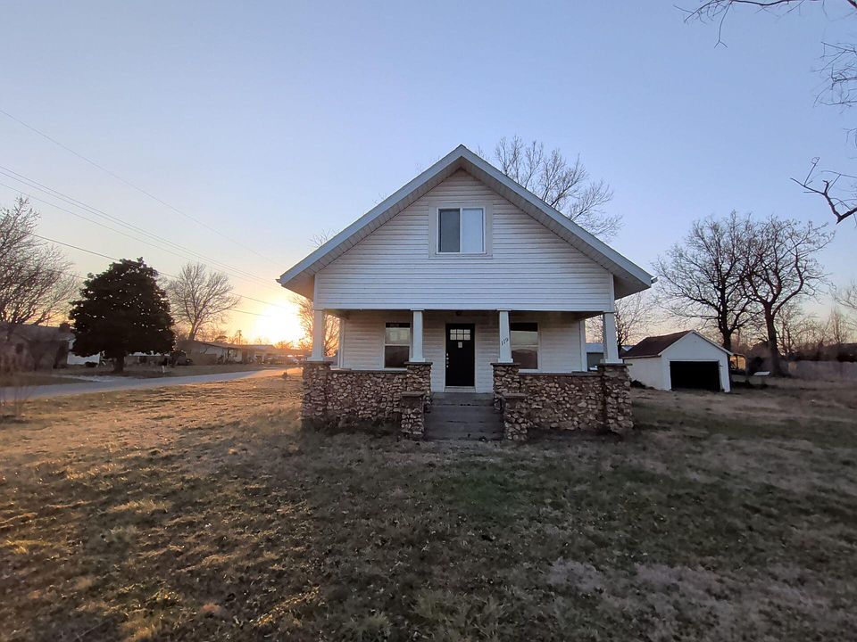 1st image of 119 S 1st Street
