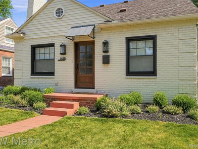1458 Hampton Rd, Grosse Pointe Woods, MI, 48236